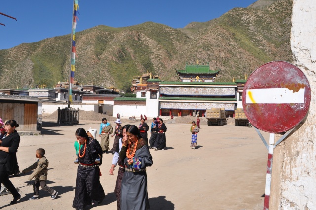 The Laughing Ladies of Labrang